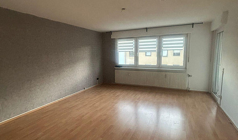Spacious 3-room apartment for rent in Hürth-Gleuel, located in the desirable suburban area surrounding Cologne.
