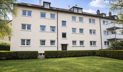Bright, renovated 3-room apartment with fitted kitchen in Stuttgart-Bad Cannstatt.