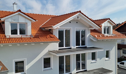 Beautiful southwest-facing apartment with a terrace, offering views of Grafing.