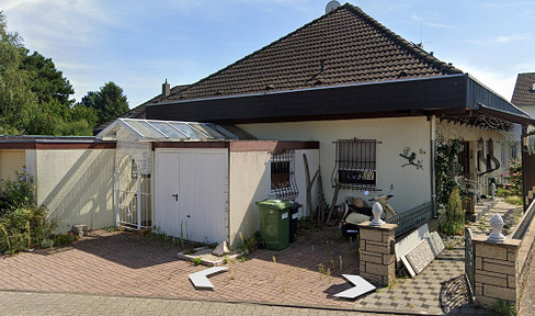 Versteigerung 11.03.2026 Doppelhaushälfte mit 2 Garagen und Stellplatz Nähe Karlsruhe 150 m²