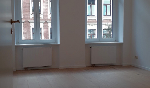 frisch sanierte, helle 2-Raum Wohnung