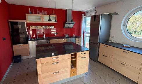 Attractive, spacious 4-room apartment with two bathrooms, located in the heart of Bietigheim-Bissingen.