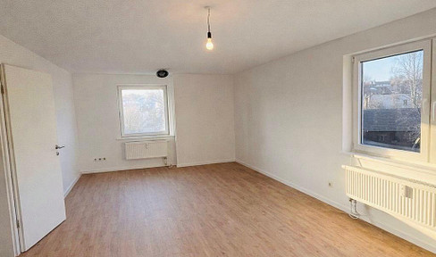 Completely renovated 2-room apartment with parking space in Aglasterhausen.