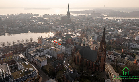 Multi-family house with 5 apartments and 2 commercial units, an attractive investment property for the buyer, available commission-free.