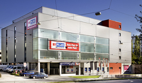 120 square meters of storage space in a prime location with excellent transport links. No commission fees.