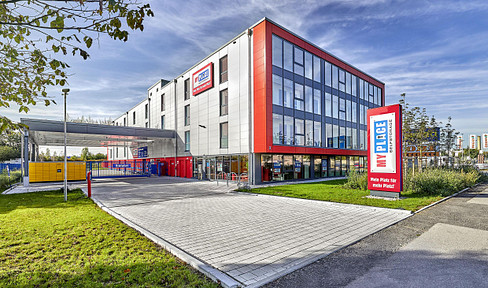 40 square meters of storage space in a prime location with excellent transport links. No commission fees.