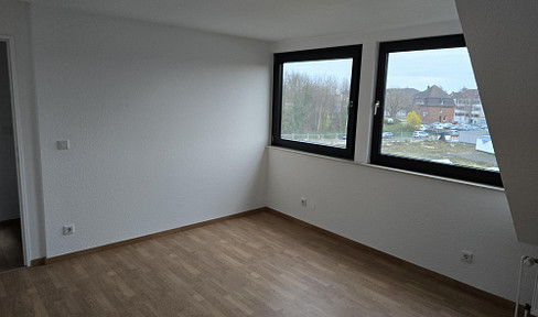 Jobcenter! Newly renovated 4-room apartment in Mönchengladbach.