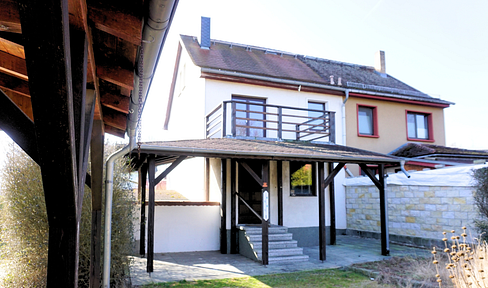 Familienfreundliche Doppelhaushälfte mit Garten und Balkon (provisionsfrei)