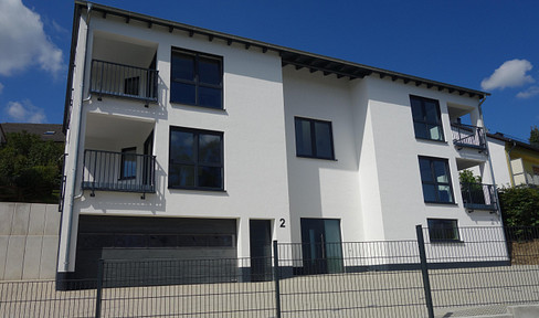 Moderne Neubau-Wohnung mit Einbauküche + großer Terrasse!