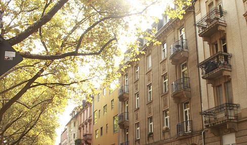 Bright, renovated apartment in a historic building – excellent location, 3 rooms.