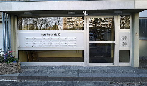 4-room apartment in the Kranichstein area, offered privately.