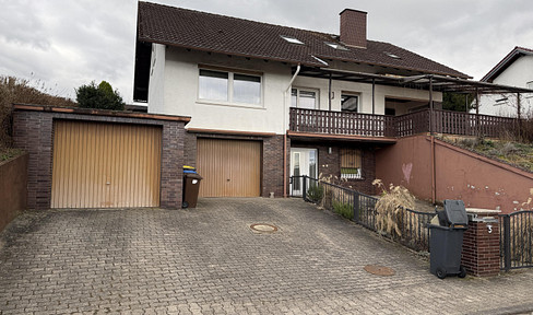 Charming detached house in a peaceful location on the edge of a field.