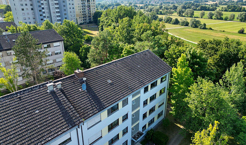 Schöne  helle 4 Zimmerwohnung mit 100 qm in toller Lage.
