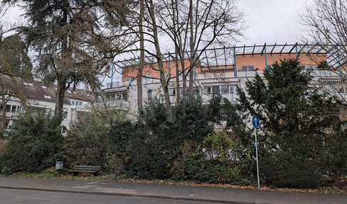 Lichtdurchflutete Wohnung mit großer Dachterrasse in zentrumsnaher Lage von Privat