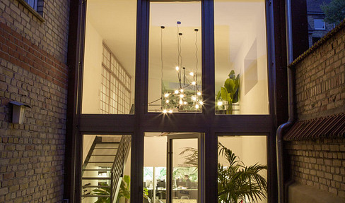Loft apartment with a fantastic built-in kitchen and underfloor heating / Neckarstadt-Ost district.