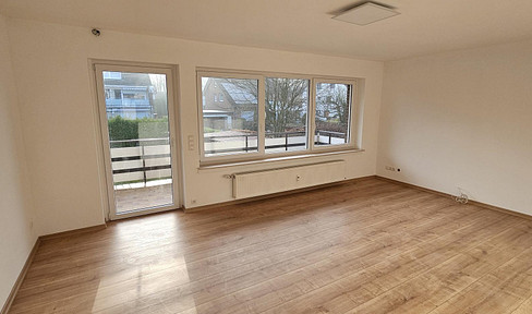 Newly renovated 2-room apartment with a balcony and parking space, available immediately.