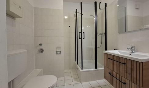 Newly renovated one-room apartment with a balcony and a new fitted kitchen.