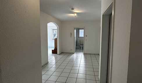 Charmante 3-Zimmer-Wohnung mit Balkon, Kachelofen & Stellplatz in ruhiger Lage von Bensheim