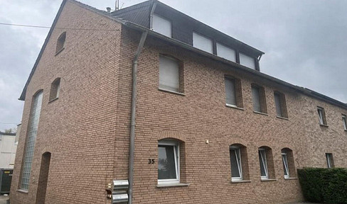 Renovated 2.5-room ground-floor apartment with fitted kitchen and spacious terrace, Bonn-Dransdorf.