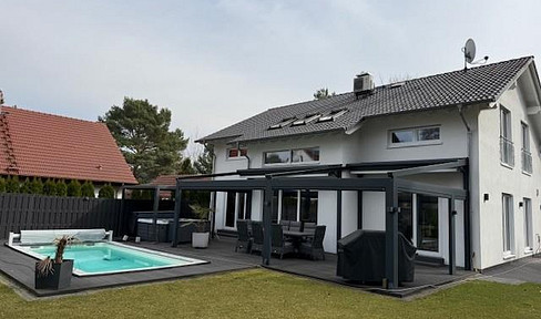 Elegant single-family house with 6 rooms in Berlin-Müggelheim.