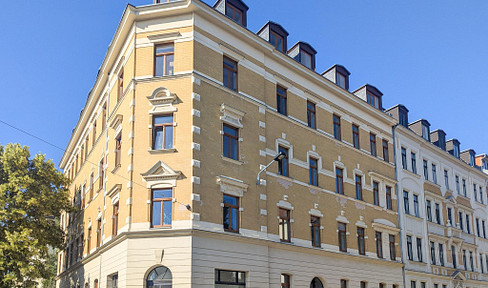 Bright 2-room apartment suitable for shared living, with a balcony and fitted kitchen, located in Gohlis-Mitte.