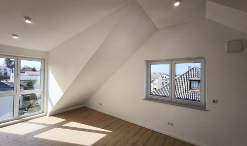 Hochwertige 2-Zi-DG-Wohnung mit Balkon, hohen Decken & offenem Wohnbereich – Erstbezug / Privat