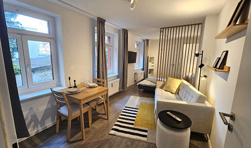 Furnished city apartment near the Rhine River and close to the Cologne Messe/Deutz train station, ideal for commuters or students.