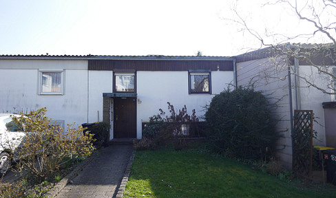 Detached house in a row, located on Eschberg hill.
