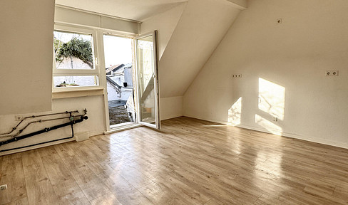 Bright 2.5-room attic apartment with a rooftop terrace – 5-year lease agreement.