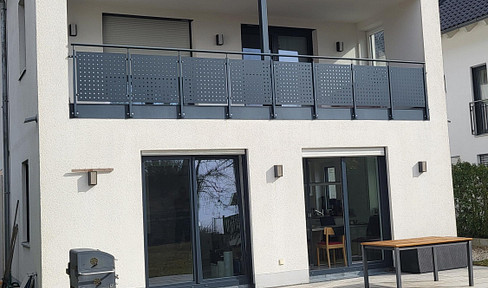 Prime Location: UDLDINGER WEIHER. Exclusive 2-room ground-floor apartment (a dream!) with a share of the garden.