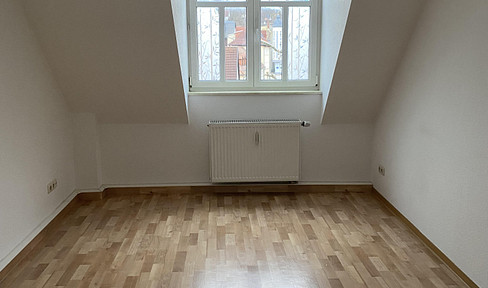 Gemütliche, sonnige 2-Zimmer-Dachgeschosswohnung mit Einbauküche und Dachterrasse