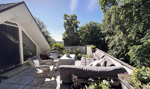 135 m² Altbauwohnung mit sonniger Dachterrasse in Aumühle