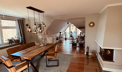 135 m² Altbauwohnung mit sonniger Dachterrasse in Aumühle