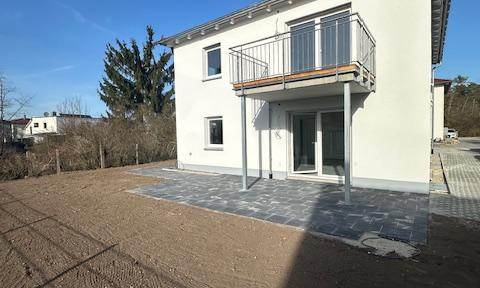 New construction, first occupancy! Beautiful 3-room apartment with a terrace, plus kitchen, fitted kitchen, cellar, and 2 parking spaces.