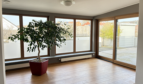 Exceptional penthouse apartment with a conservatory and a large rooftop terrace, located in the heart of Groß-Umstadt.