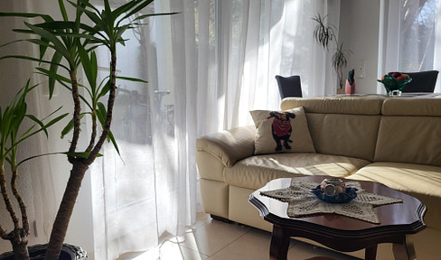 Schöne neuwertige Erdgeschosswohnung mit Terrasse und privatem Garten