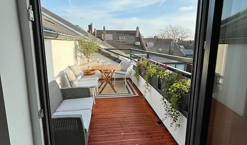 Exclusive 3-room apartment in a historic building with a rooftop loggia – completely renovated in 2025.