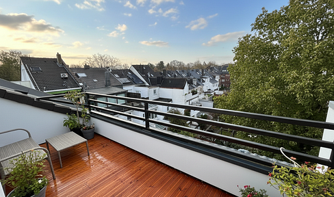 Exclusive 3-room apartment in a historic building with a rooftop loggia – completely renovated in 2025.