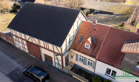 Detached house with a barn and garden, available to the buyer without any commission fees.