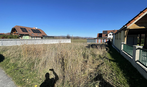 Land suitable for construction, but without any obligation to build.