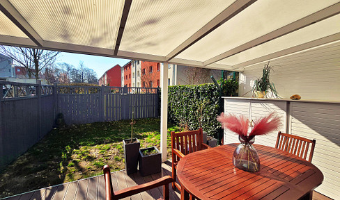 For sale by private individual: Family-friendly semi-detached house with a garden and 2 parking spaces in Ahrensburg.