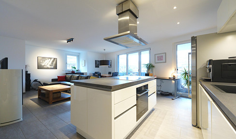 Modern 3.5-room apartment in Stuttgart-West with a balcony, fitted kitchen, elevator, underground parking, and a charging station for electric vehicles.