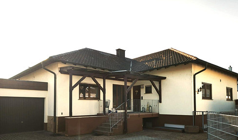 von Privat! Gepflegtes Einfamilienhaus (Bungalow) mit Einliegerwohnung, Garage und Sonnengarten
