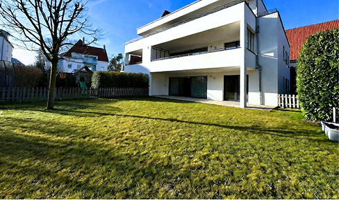 Exclusive 4-room ground-floor apartment with a large garden, centrally located in Kirchheim unter Teck.