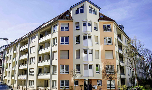 Modern urban retreat in the trendy Bockenheim district, with views of the Taunus mountains – no real estate agent fees.