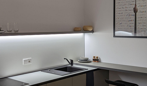 Furnished apartment in a prime city location – quiet and available immediately.