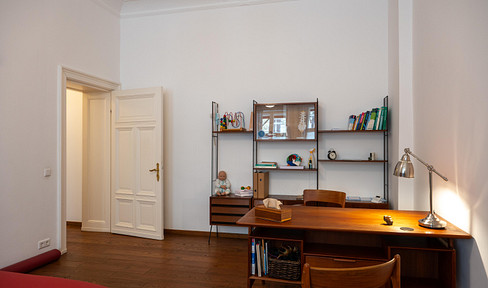 4.8% rental yield in Prenzlauer Berg - Rented office space - Renovated, with staggered rent increases, and no commission fees.