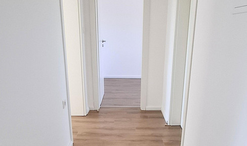 Renovated 3-room apartment with kitchen, hallway, and bathroom available in Bad Sülze. There are three apartments available in the building!