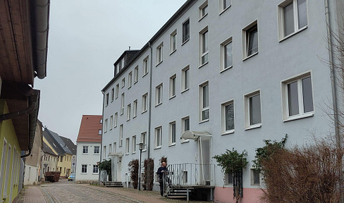 renovierte 3 Zimmer / Küche / Diele / Bad in Bad Sülze im Haus sind zwei Wohnungen frei!