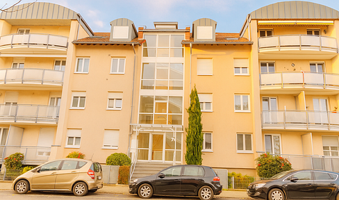 Charmante Dachgeschosswohnung zentral gelegen mit sonnigem Balkon